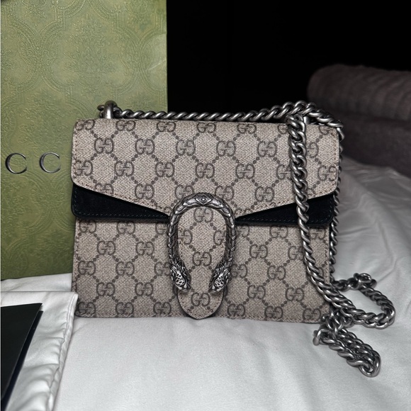 Gucci Beige GG Supreme Dionysus Crossbody Bag with Silver Hardware - Picture 2 of 3